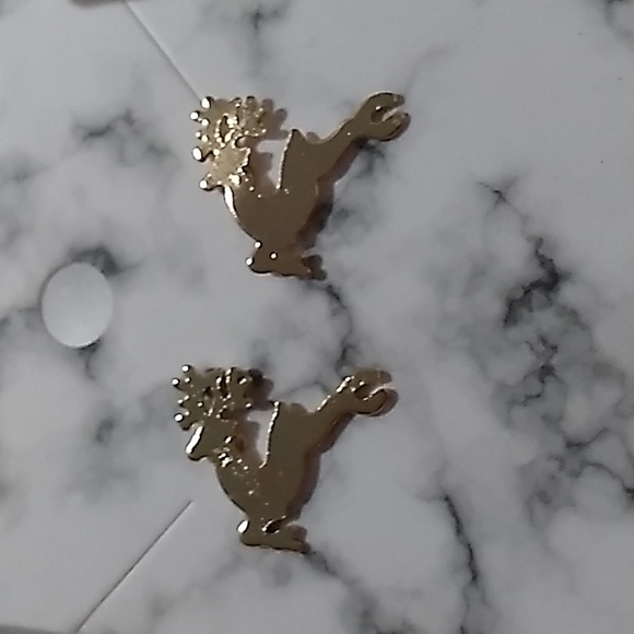 Gold colored Reindeer & snowflake earrings Hypoallergenic - Picture 4 of 4